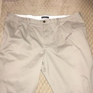 Dockers 44x32 wrinkle resistant kakis